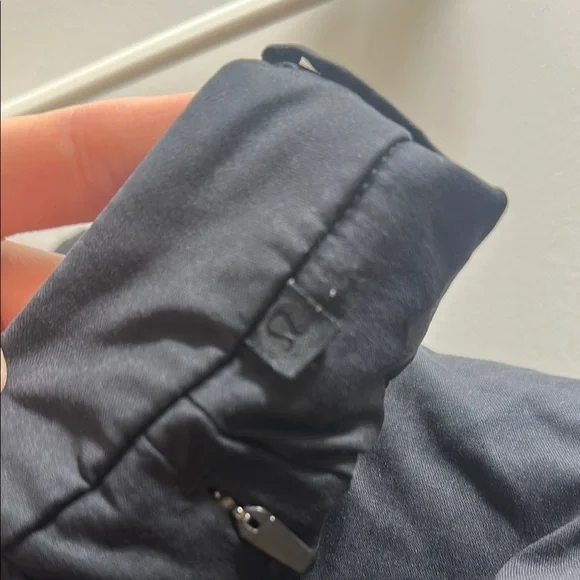 lululemon athletica Black Commission Classic-Fit Short 7” - Picture 2 of 3